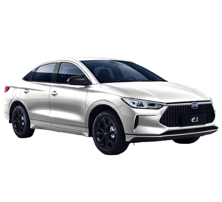 El sedán eléctrico compacto BYD e3 tiene un alcance de 410 kilómetros.