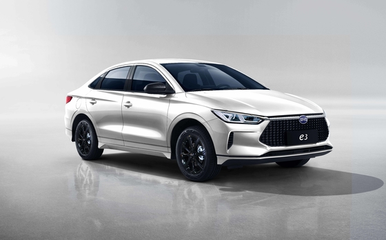 El sedán eléctrico compacto BYD e3 tiene un alcance de 410 kilómetros.