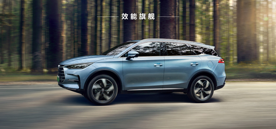 Benchmark de rendimiento: potencia híbrida con una autonomía de 121 km, tracción delantera de lujo BYD SUV Tang DMI